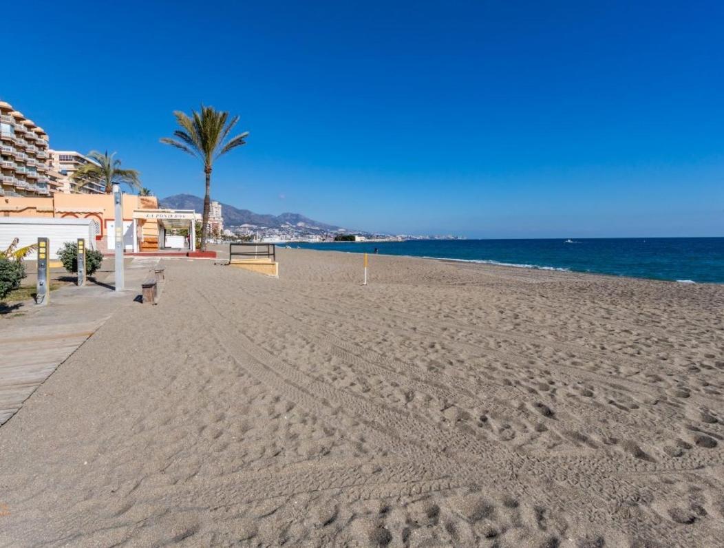 Fuengirola. Bonito Apartamento En Paseo Maritimo. Espectaculares Vistas Al Mar. Primera Linea 外观 照片