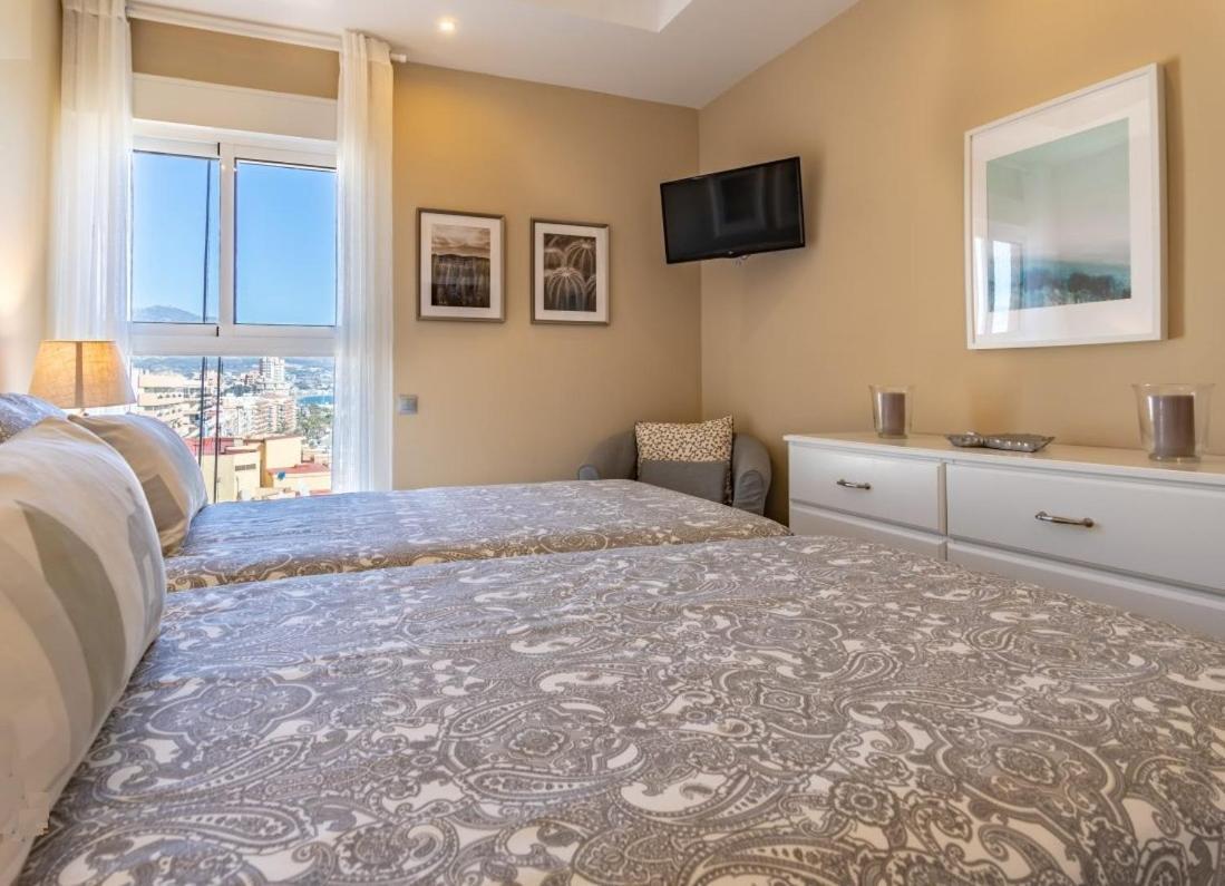 Fuengirola. Bonito Apartamento En Paseo Maritimo. Espectaculares Vistas Al Mar. Primera Linea 外观 照片
