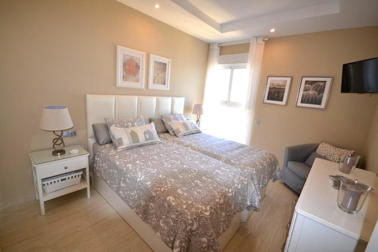 Fuengirola. Bonito Apartamento En Paseo Maritimo. Espectaculares Vistas Al Mar. Primera Linea 外观 照片
