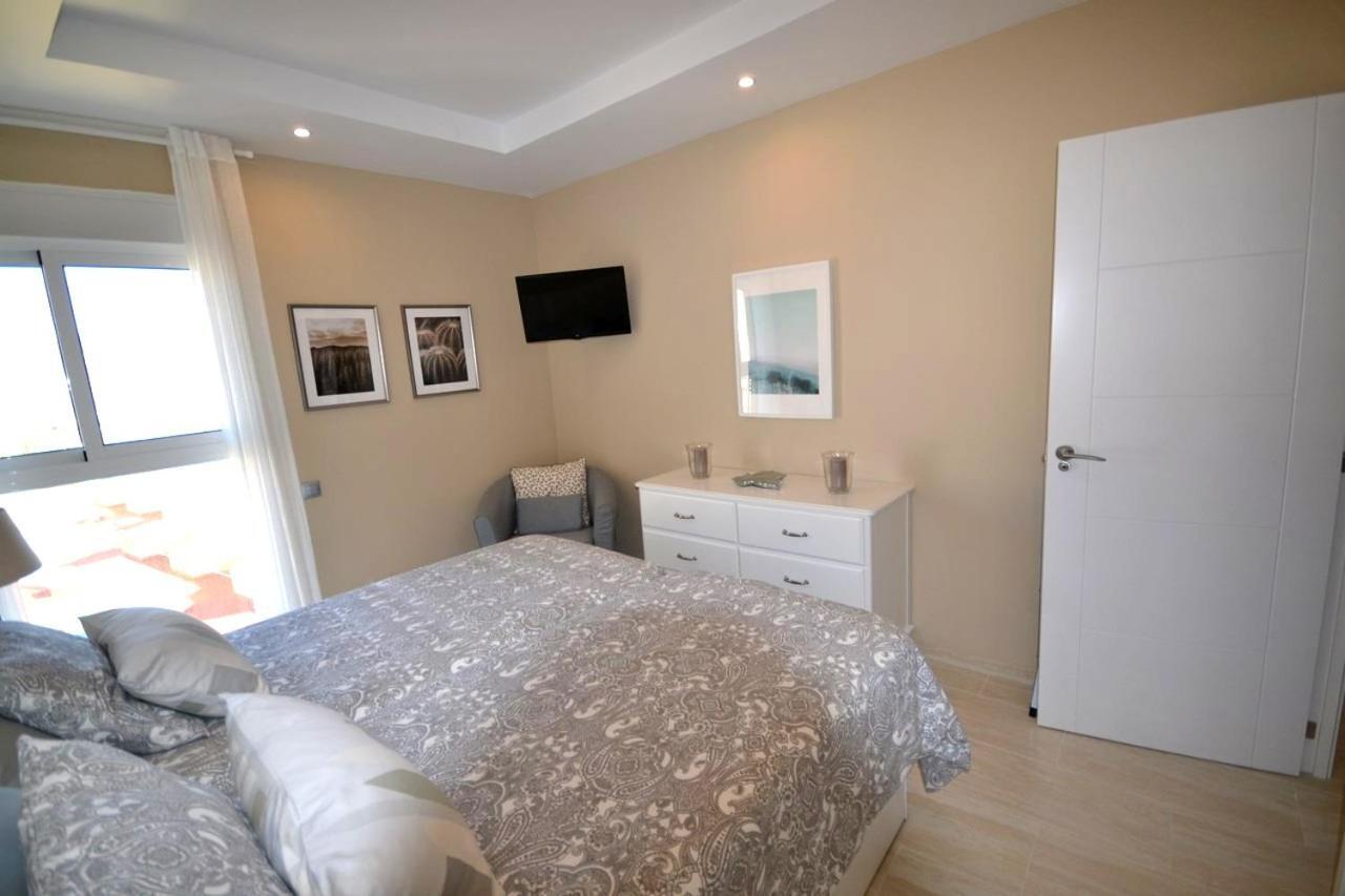 Fuengirola. Bonito Apartamento En Paseo Maritimo. Espectaculares Vistas Al Mar. Primera Linea 外观 照片